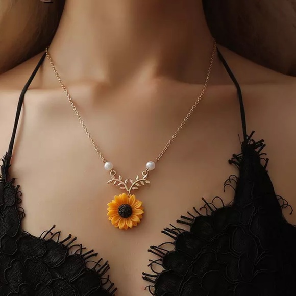 Jewelry - New Romantic Sunflower Pendant Necklace